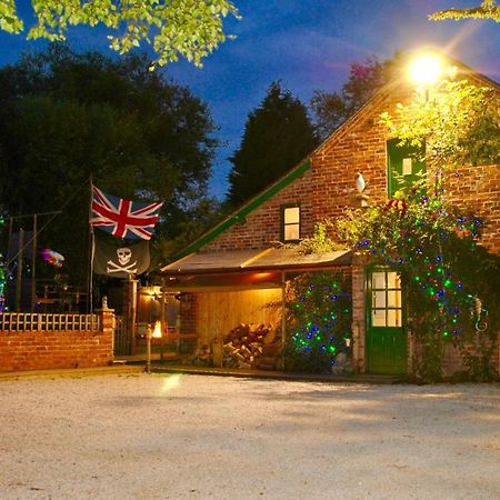 Squirrel Barn Villa Milwich Екстериор снимка