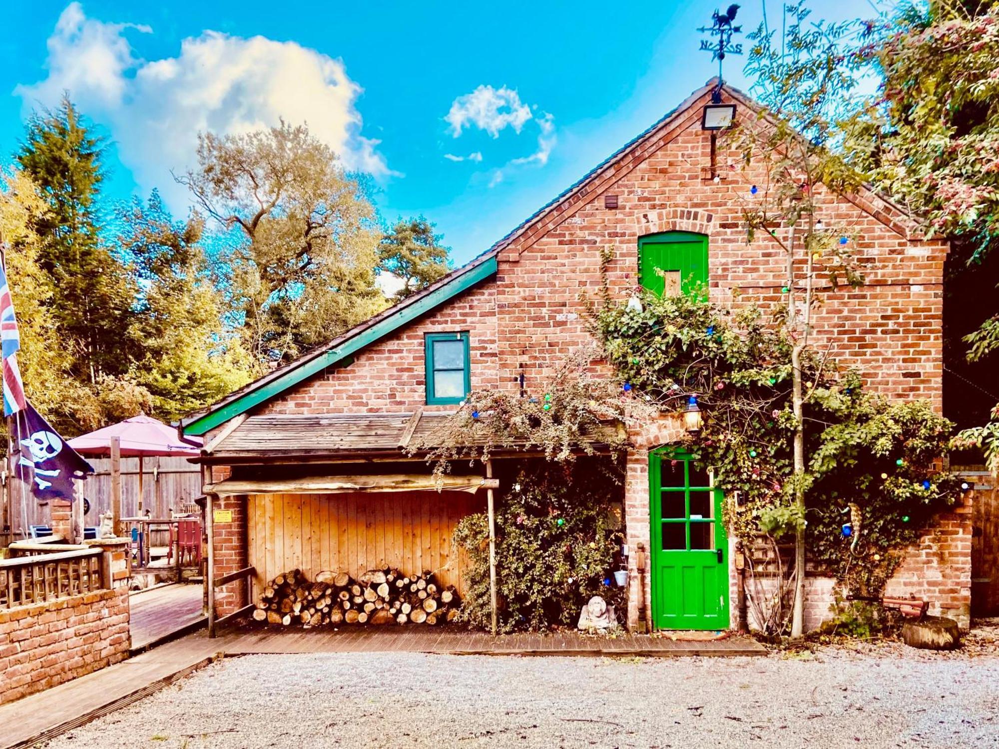 Squirrel Barn Villa Milwich Екстериор снимка
