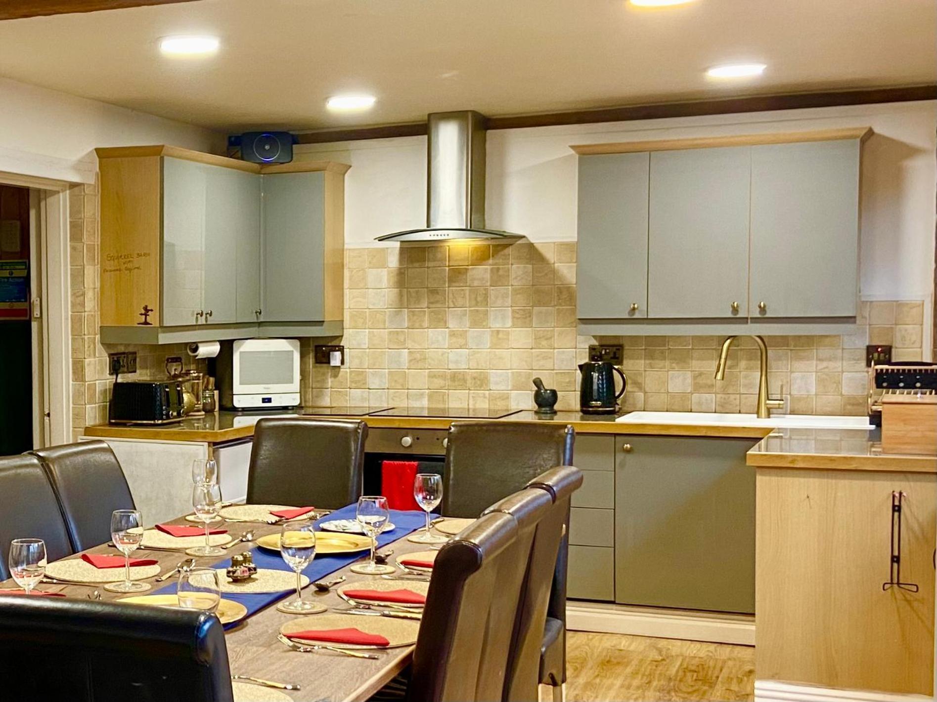 Squirrel Barn Villa Milwich Екстериор снимка