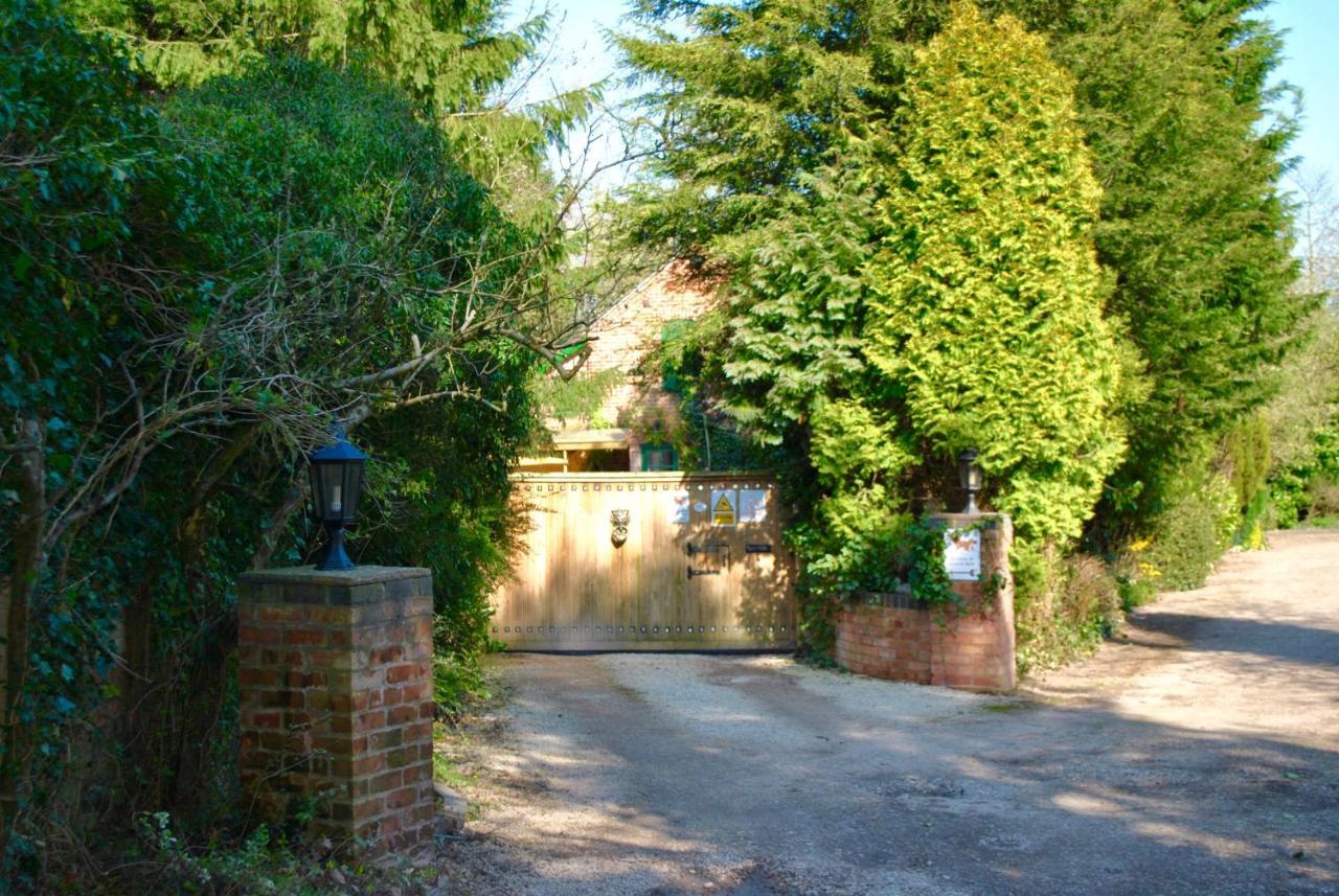 Squirrel Barn Villa Milwich Екстериор снимка