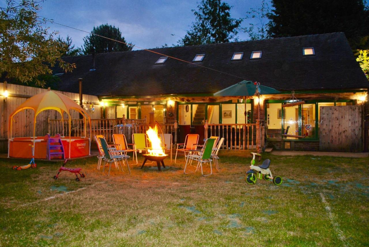 Squirrel Barn Villa Milwich Екстериор снимка