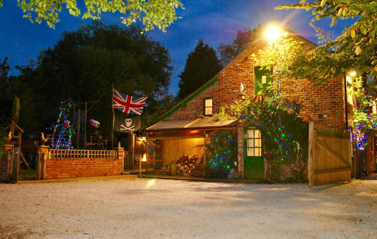 Squirrel Barn Villa Milwich Екстериор снимка