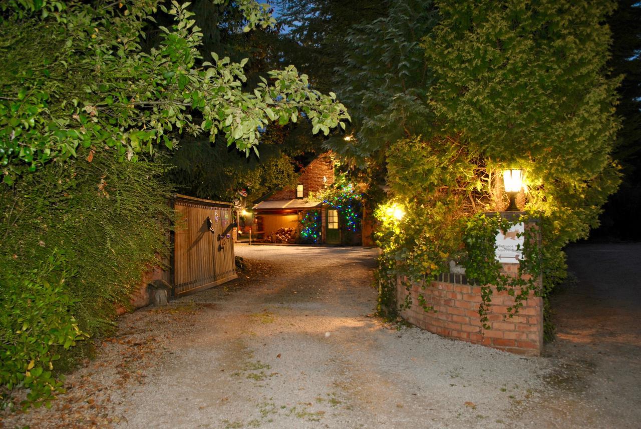 Squirrel Barn Villa Milwich Екстериор снимка