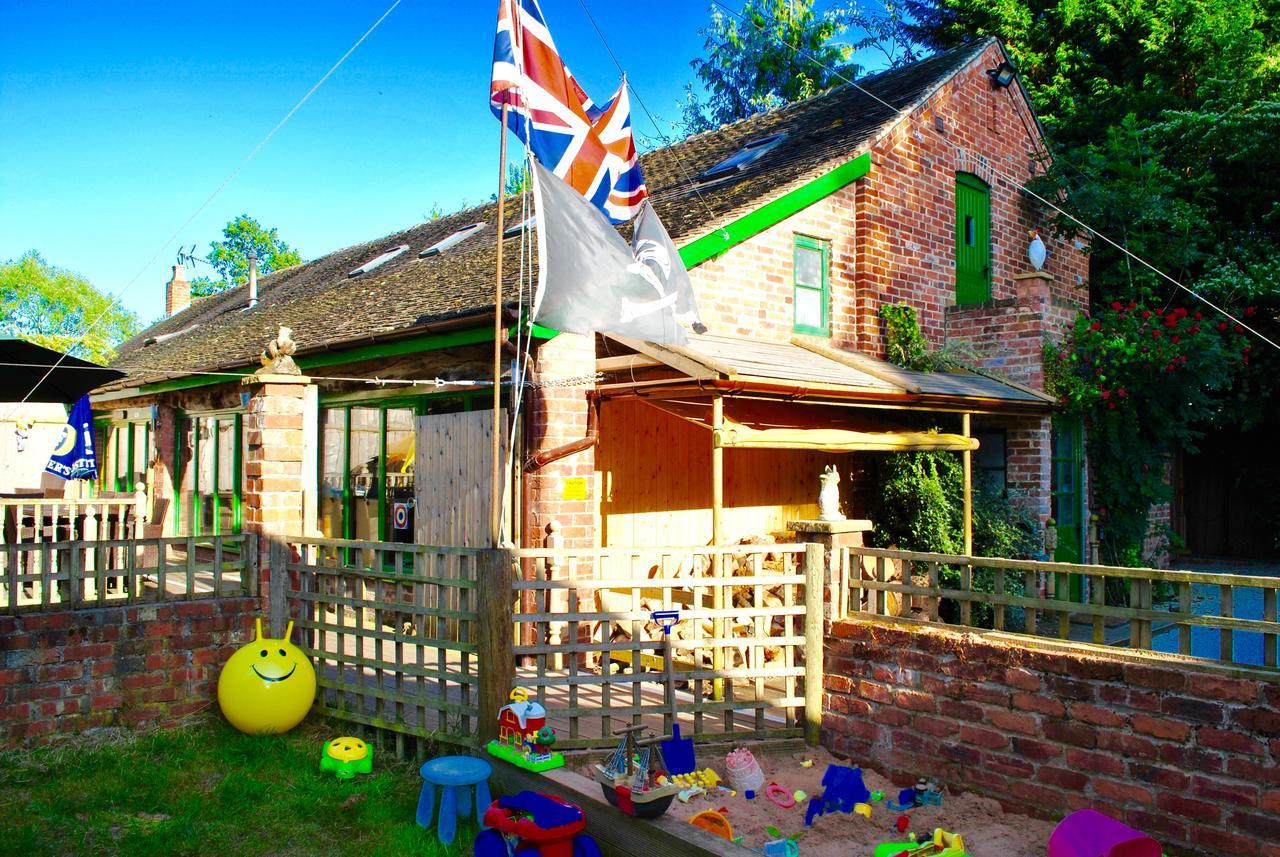 Squirrel Barn Villa Milwich Екстериор снимка